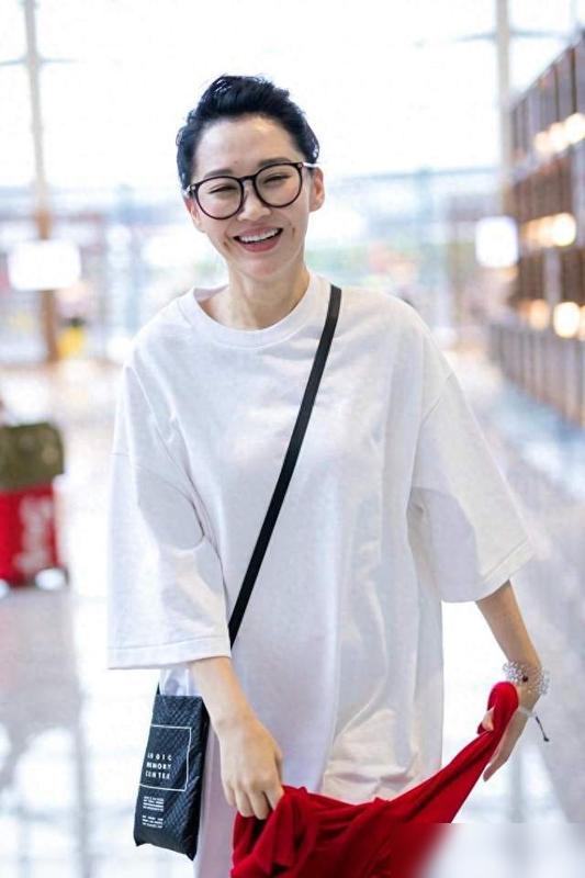 红色运动鞋怎么穿搭_红色运动鞋_纯红色运动鞋