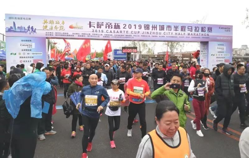 马拉松半程时间限制_城市半程马拉松_马拉松半程赛是多少公里