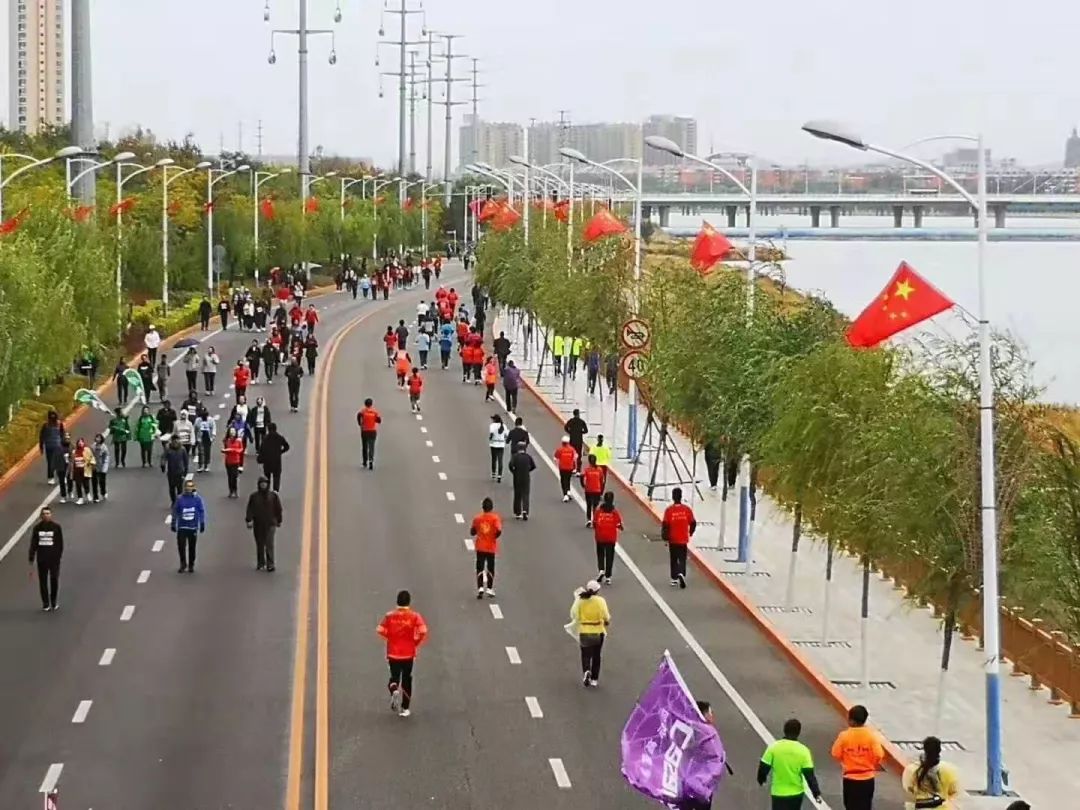 城市半程马拉松_马拉松半程赛是多少公里_马拉松半程时间限制