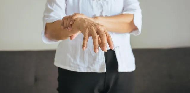 运动性震颤挂什么科室_运动性震颤治疗_运动性震颤