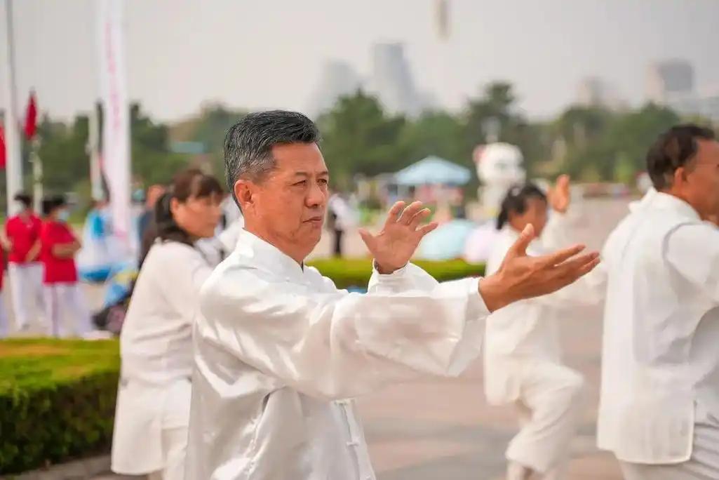 运动后肌肉酸痛还能运动吗_运动就_运动的英文